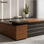 مكتب مدير تنفيذي يعكس الأناقة