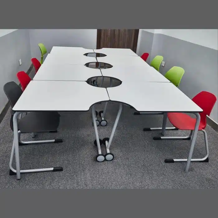 kids-study-tables-and-chairs-for-classroom.jpg أفضل طاولة أطفال تعليمية مع كراسي ملونة للدراسة - الصورة 1