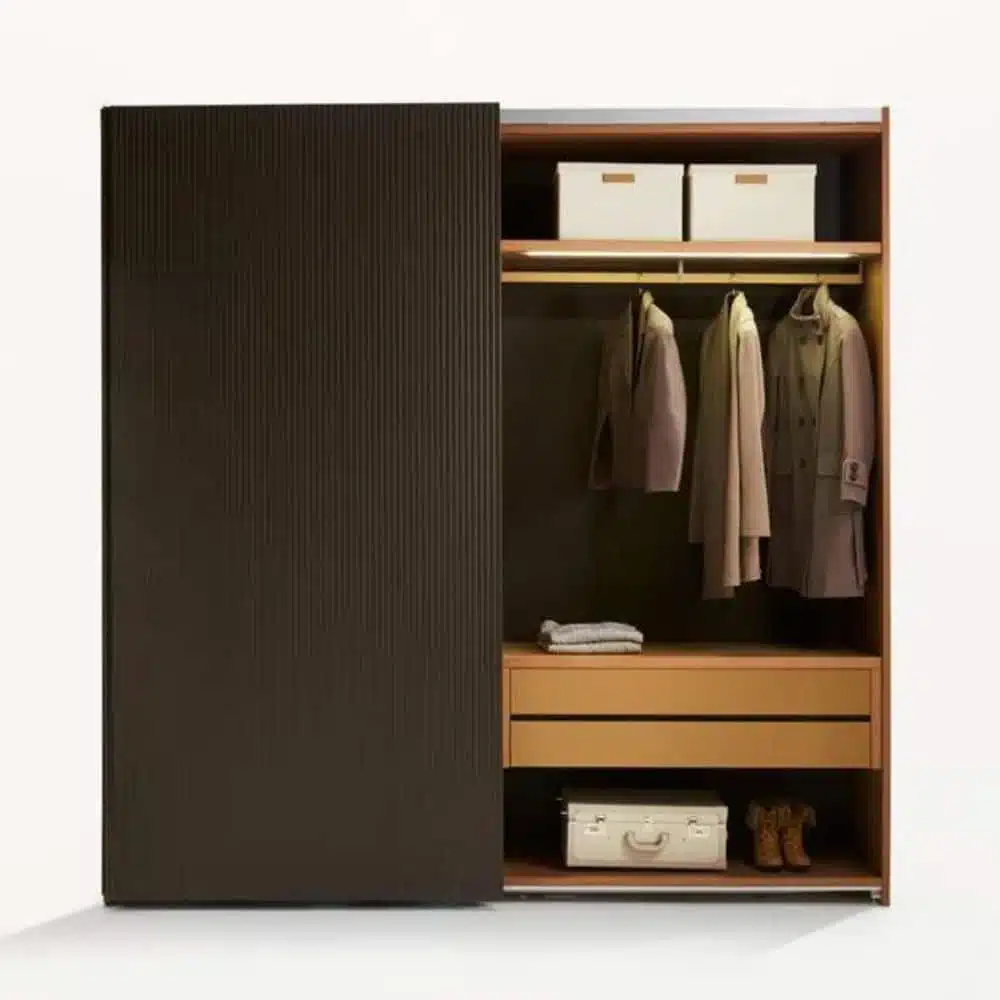 wooden-wardrobe-with-sliding-doors-دولاب-خشب-بأبواب-منزلقة.jpg دولاب خشب بأبواب منزلقة - الصورة 1